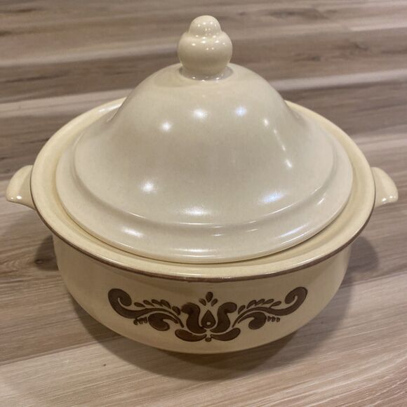 Pfaltzgraff “Village” Casserole Dish With Cover 8.5” Vintage - Picture 1 of 11